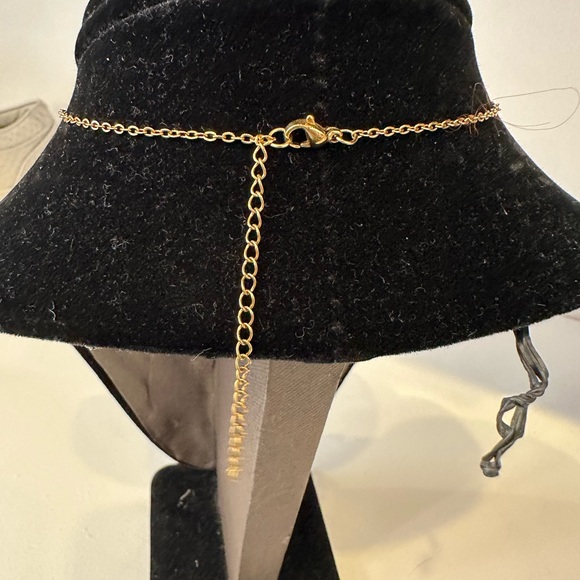 Vintage Shell Necklace - Picture 4 of 5